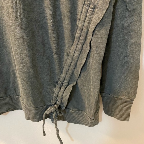 Hello Nite medium slate grey long sleeve 100% cotton knit V-neck top NWT - Picture 3 of 5